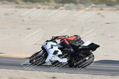 media/Nov-16-2025-Race Pace (Sun) [[8c5fa54630]]/Non Verified Riders (1st 20 Minutes)/4-Turn 16 (1116am)/